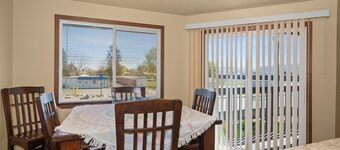 Beautiful 2BR APT 1 ⭑ Balcony ⭑ Free Parking ⭑ Keurig ⭑ Near Attractions
