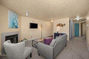 Smart TV, fireplace