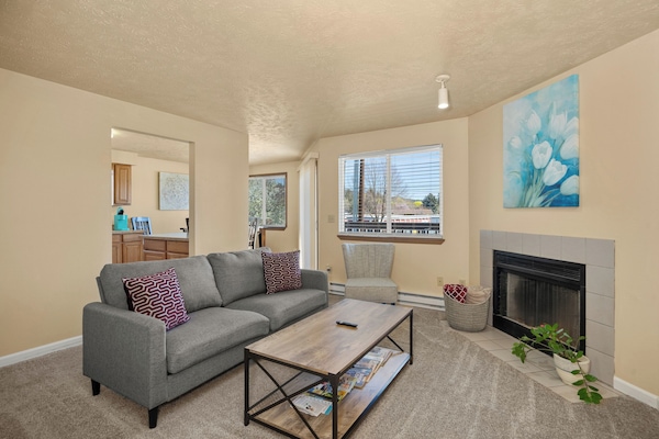 Smart TV, fireplace
