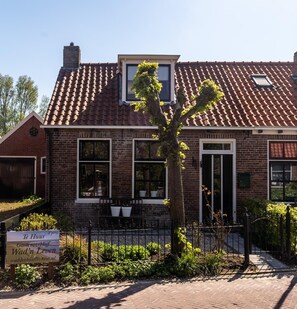 House | Exterior - Cottage by Wadden Sea With Scenic Views (Paesens)