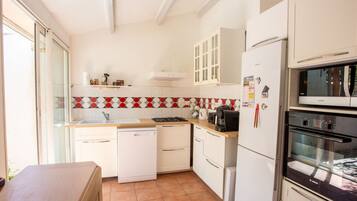 Réfrigérateur, micro-ondes, four, lave-vaisselle