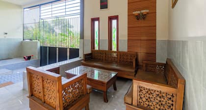 SPOT ON 93965 Ibrahim Guest House Syariah