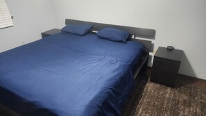 2 bedrooms, iron/ironing board, free WiFi, bed sheets - Private 2 bed 2 bath house (Everett)