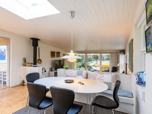 House | Dining - 6 Person Holiday Home in Henne (Henne)