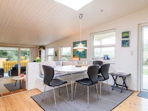 House | Dining - 6 Person Holiday Home in Henne (Henne)
