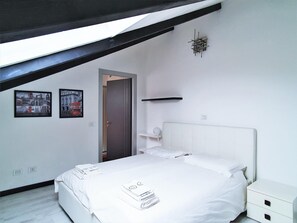 Room - Holiday Home by Lake Maggiore With Mountain Views (Brissago-Valtravaglia)