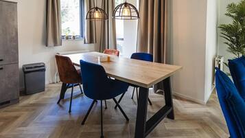 House | Dining