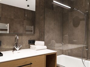 Apartment | Badezimmer