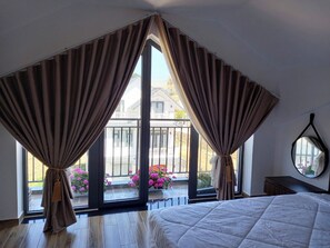 5 bedrooms, desk, iron/ironing board, free WiFi