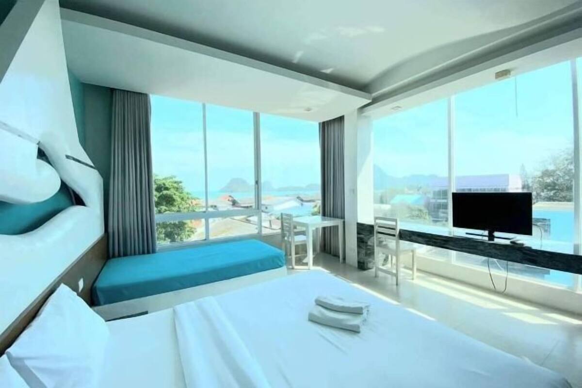 1 habitación, decoración personalizada, muebles diferentes y escritorio