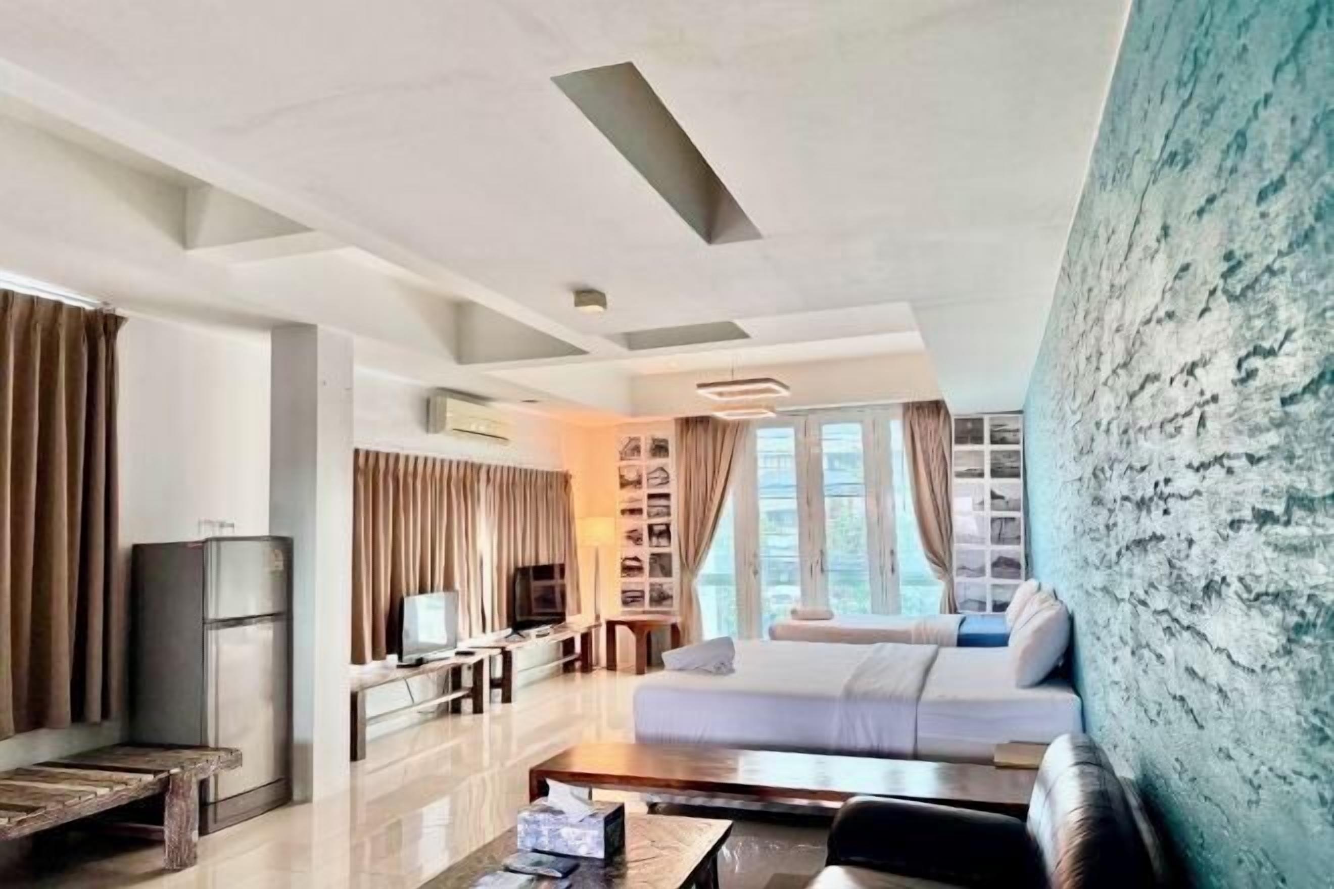 Oleskelualue | 32–tuumainen taulutelevisio, jossa kaapelikanavat