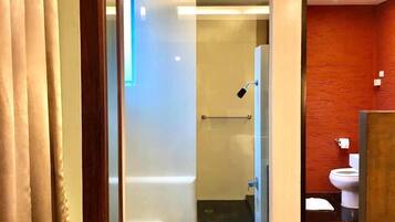 Superior suite | Baño | Ducha y cabezal de ducha con hidromasaje