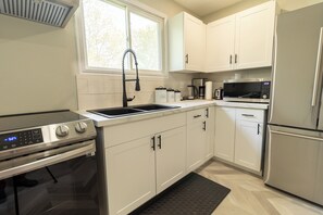 Fridge, microwave, oven, stovetop - Entire Suite in Kemptville, Ontario, Canada (Kemptville)
