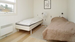 House | 2 bedrooms, individually furnished - 4 Person Holiday Home in Holbaek (Holbaek)
