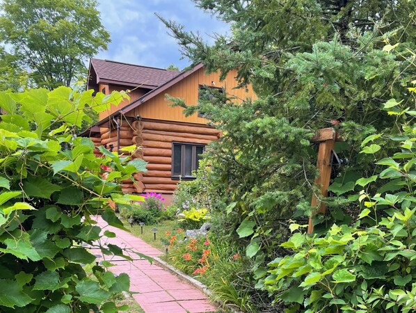 Property grounds - Tranquil Manitoulin Cabin is peaceful and private, surrounded by forest. (Evansville)