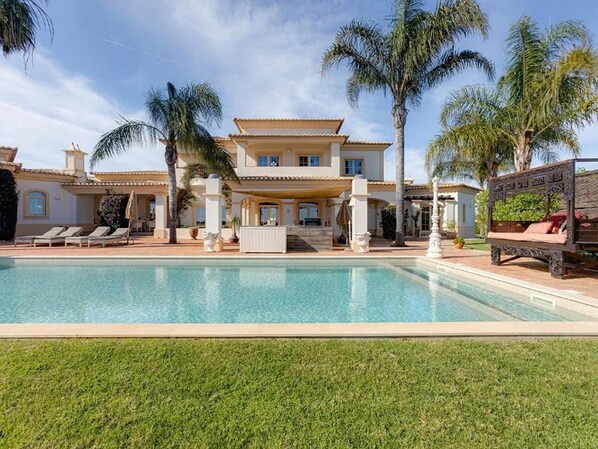 ヴィラ | プール | 屋内プール、屋外プール