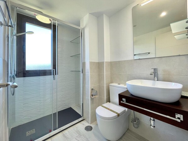Villa | Bathroom - Villa With Private Pool Near Beach (Motril)