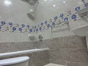 Basic Double Room | Bathroom | Combined shower/bathtub, hair dryer, slippers, towels - Farido Pyramids (Giza)