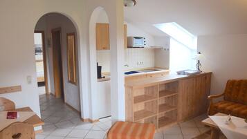 Apartemen | Dapur pribadi | Kursi makan untuk bayi