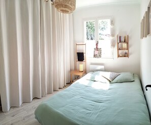 3 bedrooms, iron/ironing board, bed sheets