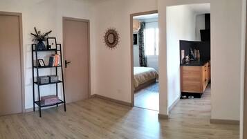 3 chambres, fer et planche à repasser, draps fournis