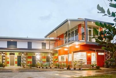 RedDoorz @ EM Pensiontel Butuan City