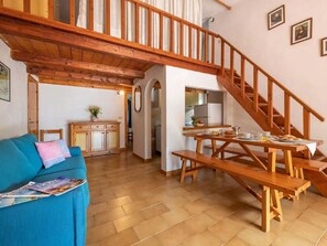 Apartment | Dining - Villa in Pittulongu Near Mare e Rocce Beach (Olbia)