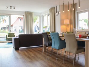 Dining - Villa in Friesland With Sauna & Bubble Bath (Idskenhuizen)
