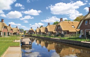 House | Exterior - Villa in Friesland With Sauna & Bubble Bath (Idskenhuizen)