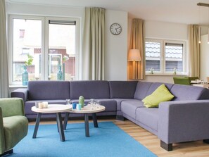 House | Living area - Villa in Friesland With Sauna & Bubble Bath (Idskenhuizen)