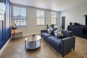 Een televisie en een kantoor