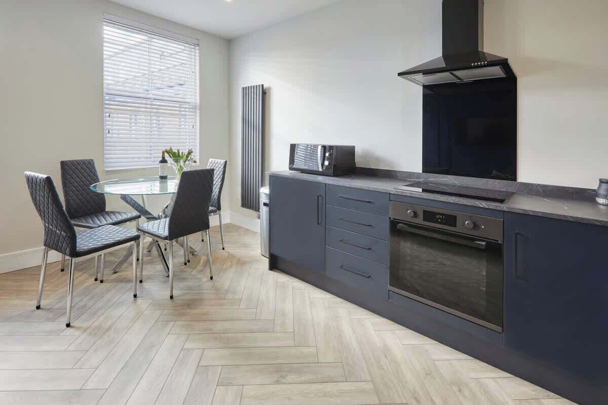 Coffee/tea maker, fridge, microwave, dishwasher