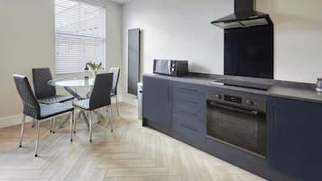 Coffee/tea maker, fridge, microwave, dishwasher
