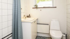 House | Bathroom - 4 Person Holiday Home in Laeso (Læsø)