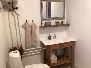 House | Bathroom