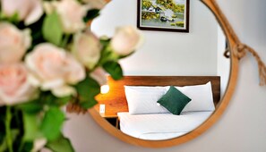 Egyptian cotton sheets, premium bedding, memory-foam beds, minibar - HANZ Vivianne Boutique Hotel (Ho Chi Minh City)