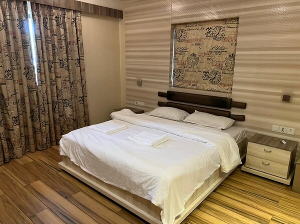 2 bedrooms, iron/ironing board, WiFi, bed sheets