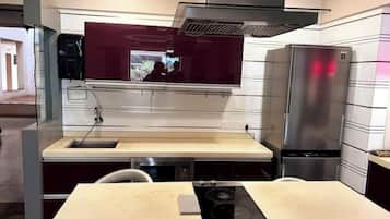 Fridge, microwave