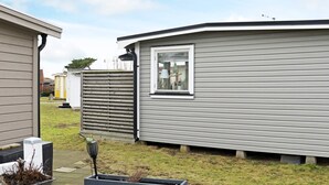 A single-story mobile home with a window and a small porch area. - 4 Person Holiday Home in Falkenberg-by Traum (Falkenberg)