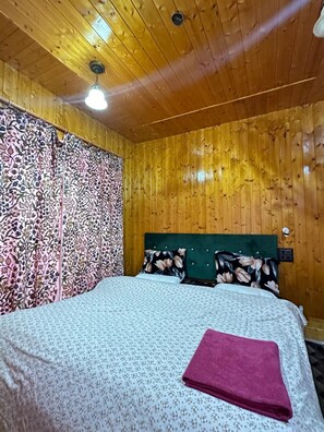 Free WiFi, bed sheets - Munshi's Hotel and Restaurant Tangmarg (Baramula)