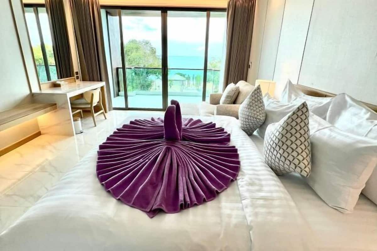 1 bedroom, free minibar, in-room safe, blackout drapes