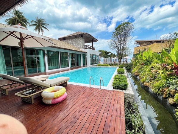 Beach Front Villa With Sea view | Vardagsrum