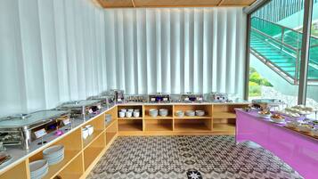 Sudah termasuk sarapan prasmanan setiap hari