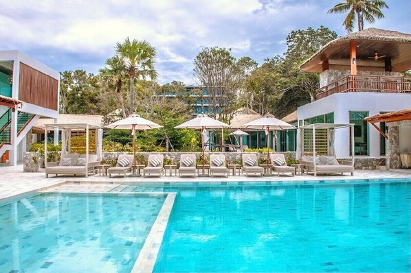 2 piscinas al aire libre