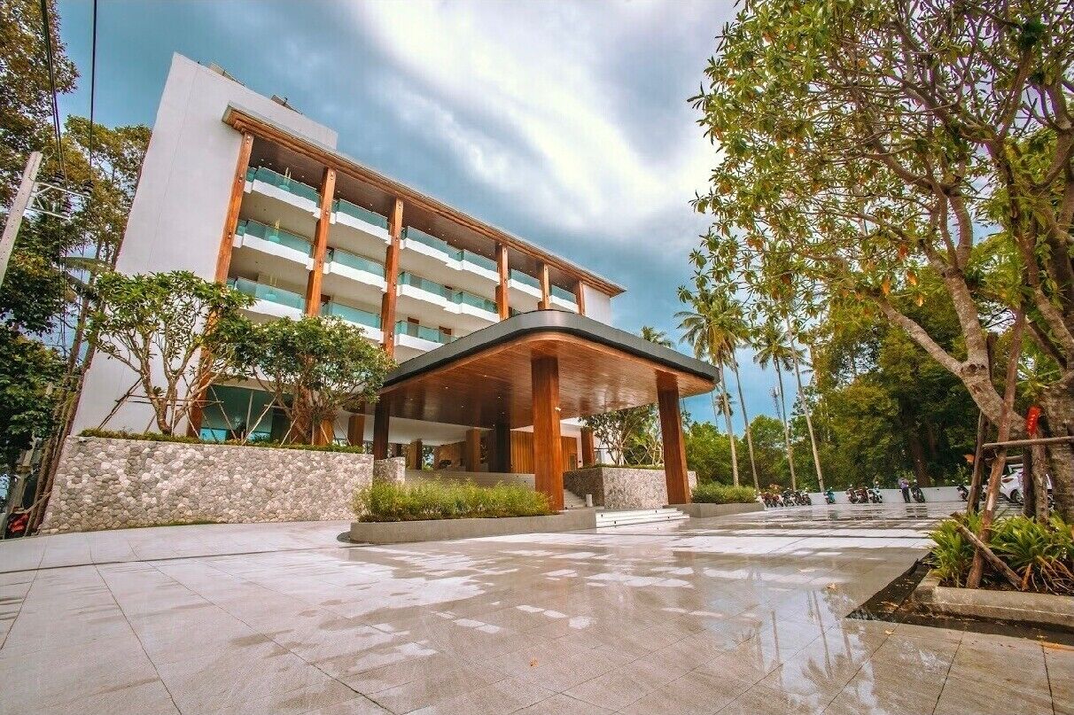 Fachada de la propiedad por la tarde o noche