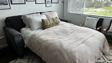 2 quartos, ferros/tábuas de passar roupa, berço de viagem