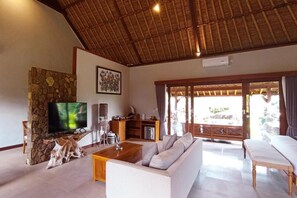 Flat-screen TV - PURI ANDONG VILLAS (Ubud)