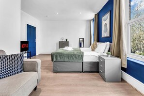 7 bedrooms, iron/ironing board, WiFi, bed sheets