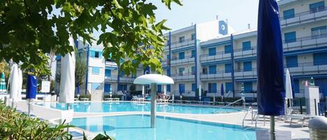 Apartment | Pool | Outdoor pool