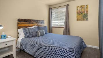 2 habitaciones, escritorio, tabla de planchar con plancha y wifi gratis